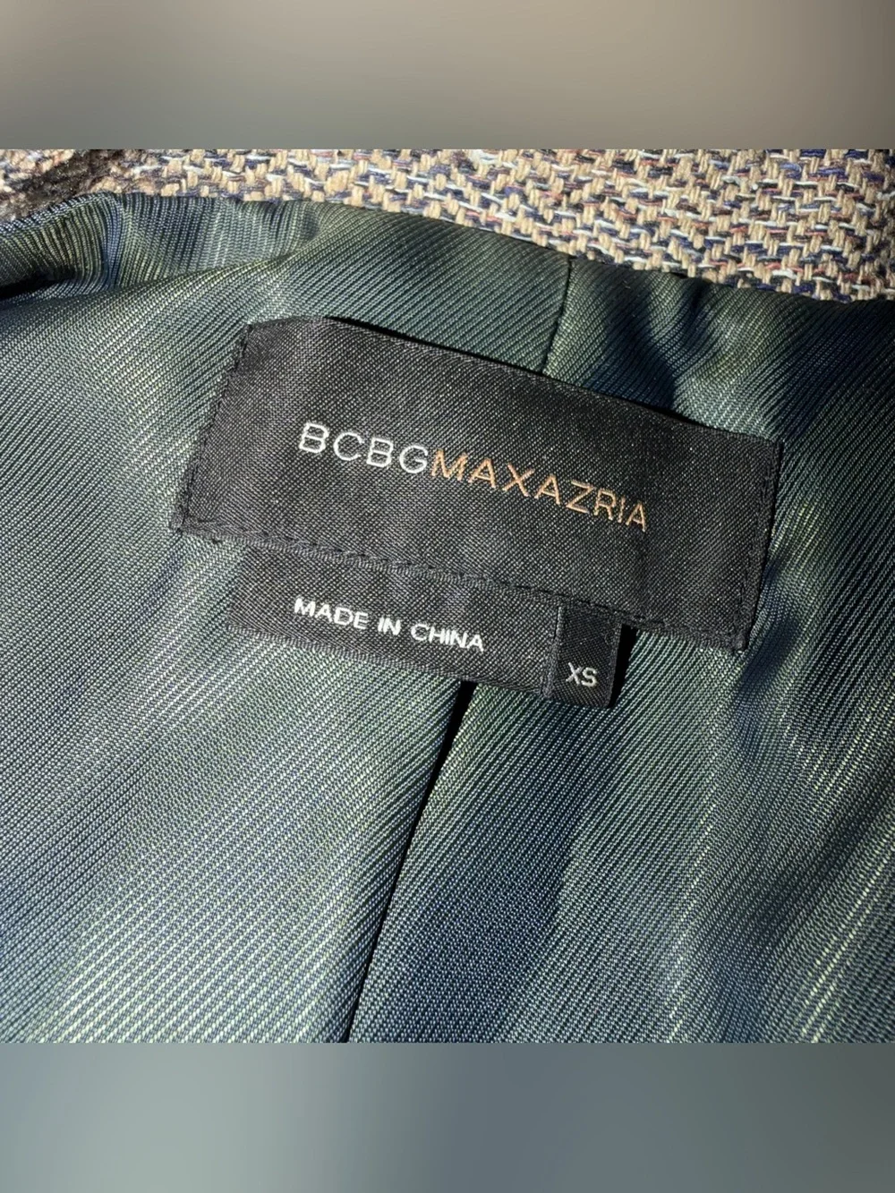 BCBGMaxazria Textured Taupe Short-Sleeve Blazer Jacket - Picture 4 of 7